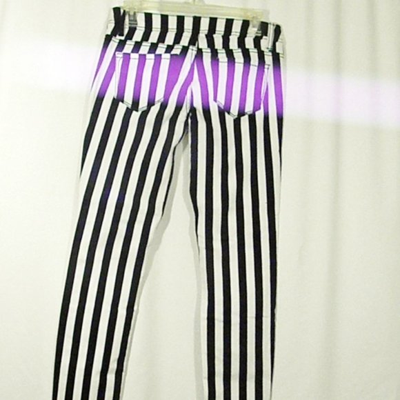 Almost Famous black and white  striped skinny Jeans - Picture 7 of 9